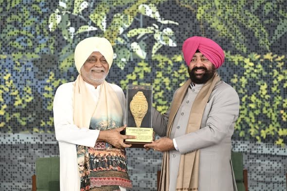 कान्हा शांति वनम पहुंचे राज्यपाल गुरमीत सिंह, आध्यात्मिक कार्यक्रम में लिया भाग