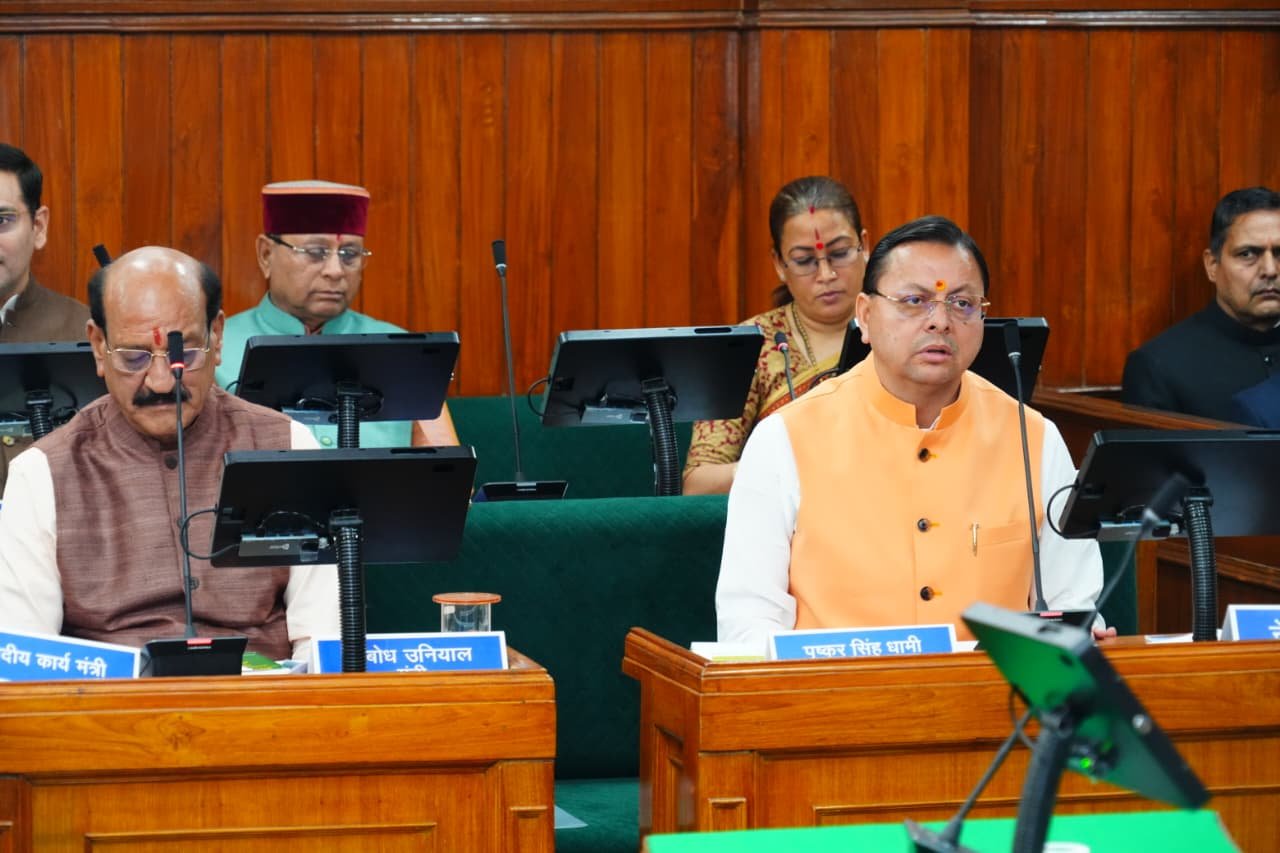सीएम धामी ने नारी शक्ति वंदन अधिनियम पर विशेष विधानसभा सत्र को किया संबोधित