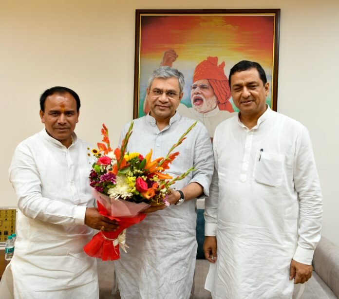 गढ़वाल सांसद बलूनी और मंत्री डॉ. रावत ने की केन्द्रीय रेल मंत्री अश्विनी वैष्णव से भेंट