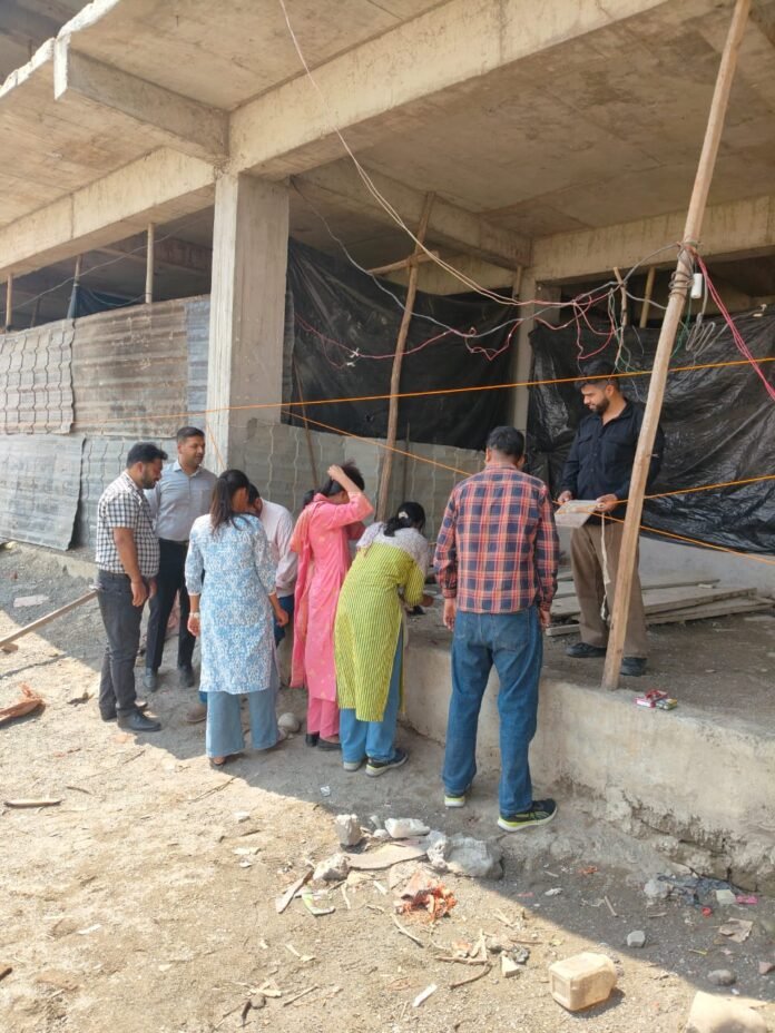 ऋषिकेश में एमडीडीए का अवैध इमारतों पर चला सीलिंग का चाबुक, बिल्डरों में हड़कंप